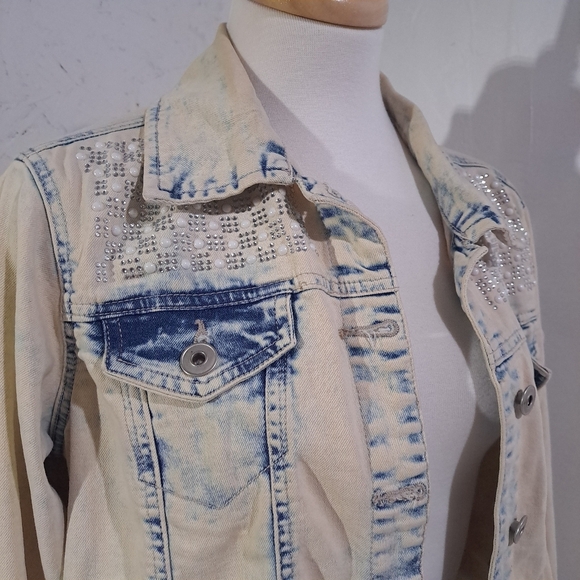 Baccini | Off white blue acid wash rhinestone button up jean jacket - Picture 2 of 13